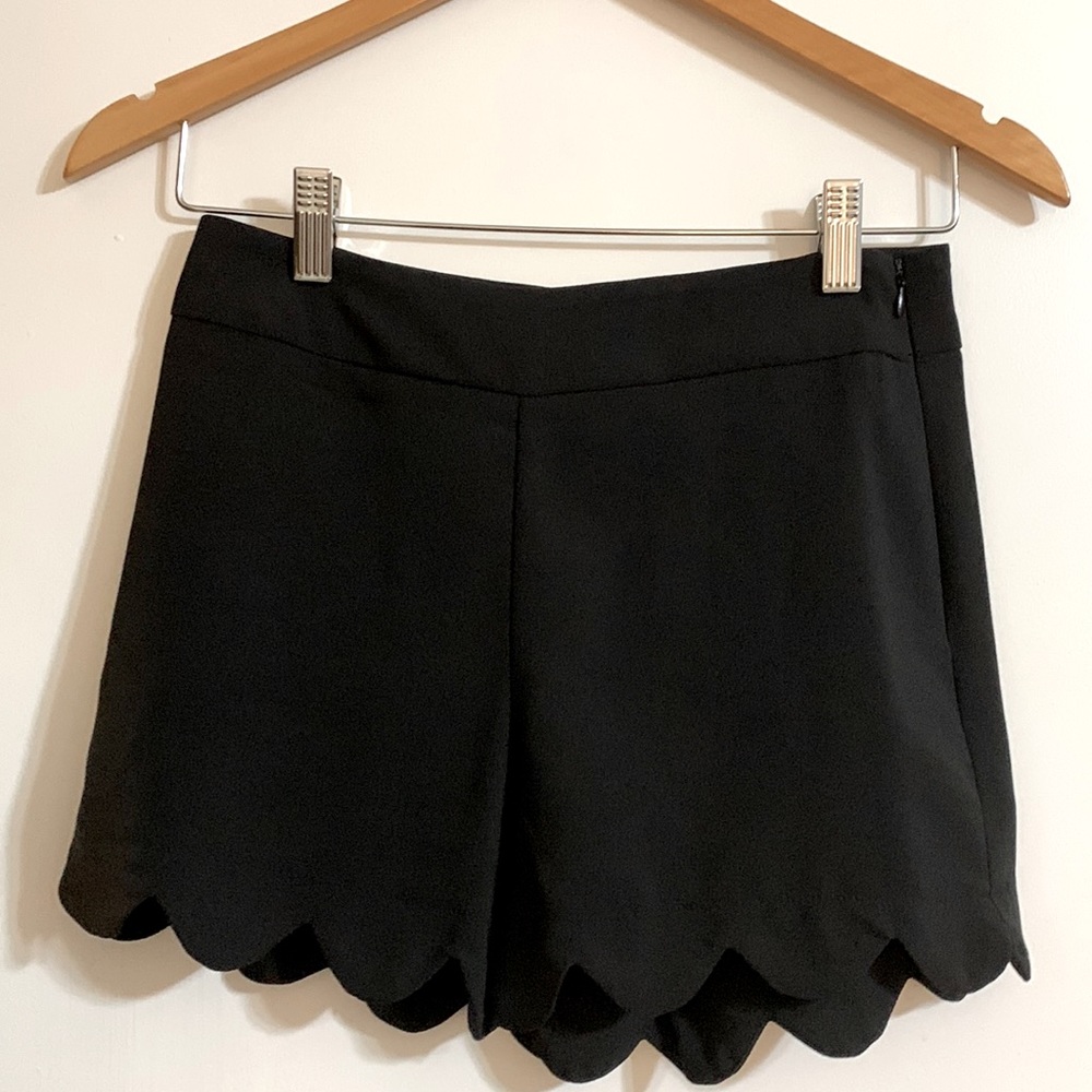 Monteau Women’s Small Black Dressy Scalloped Shorts